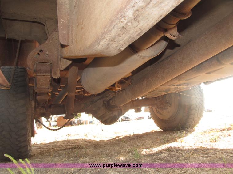 image for item B5221 1999 Chevrolet 3500 LS pickup truck