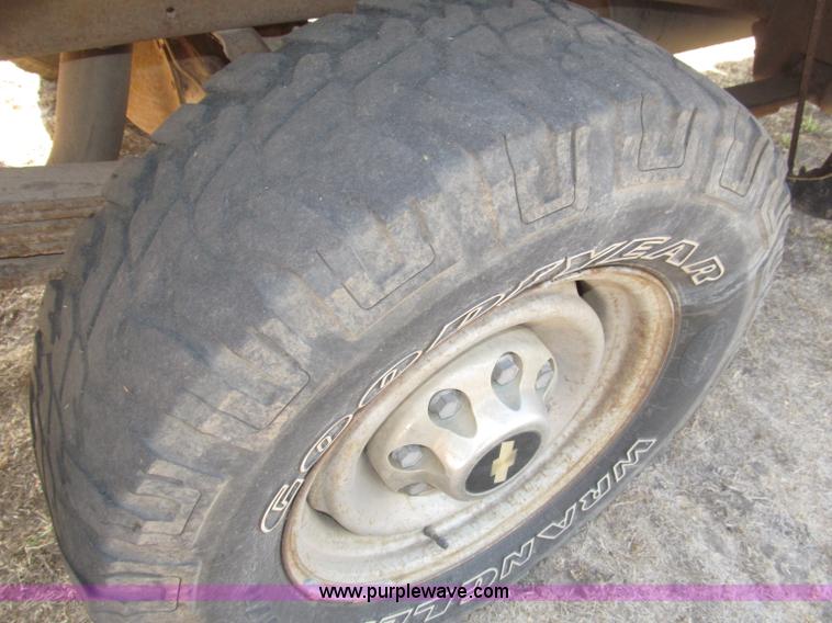 image for item B5221 1999 Chevrolet 3500 LS pickup truck