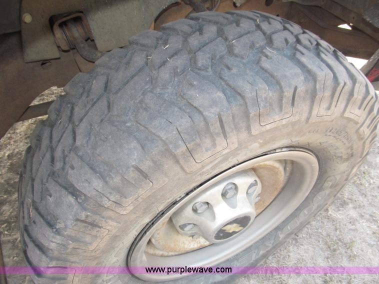 image for item B5221 1999 Chevrolet 3500 LS pickup truck