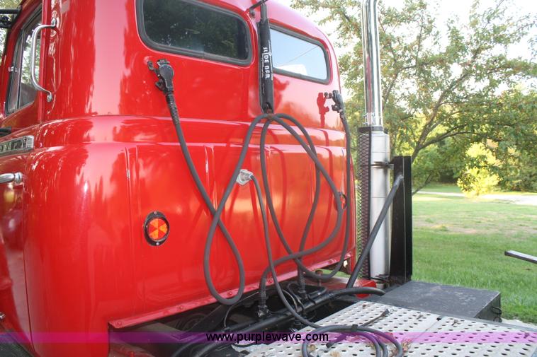 image for item B6892 1953 Diamond 921T Deluxe semi truck