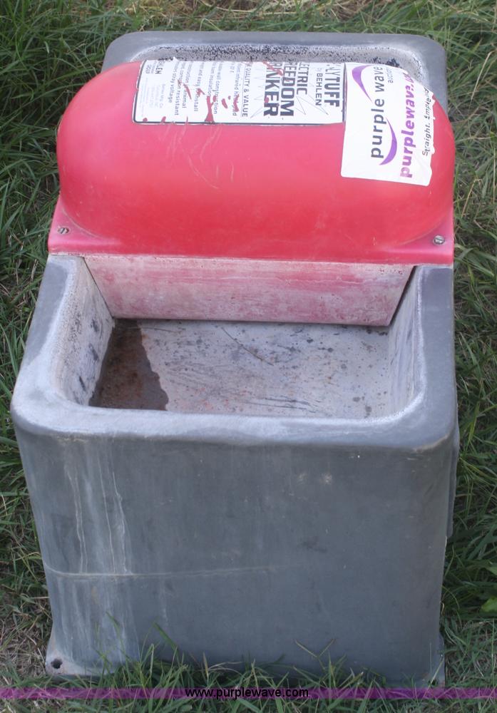 image for item B6903 Behlen Polytuff horse waterer