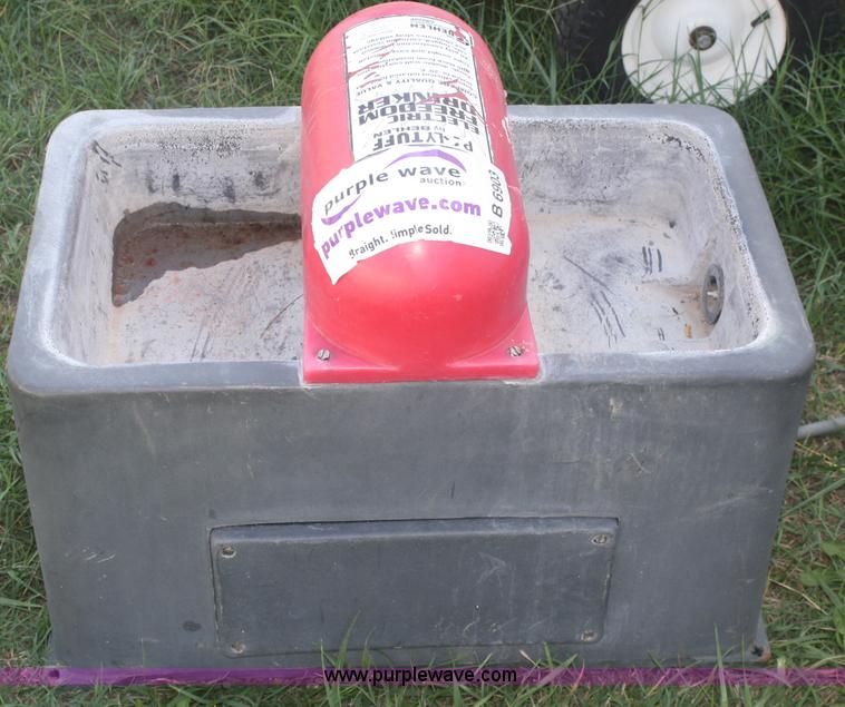 image for item B6903 Behlen Polytuff horse waterer