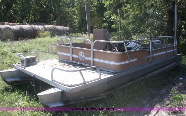image for item B6918 Pontoon boat