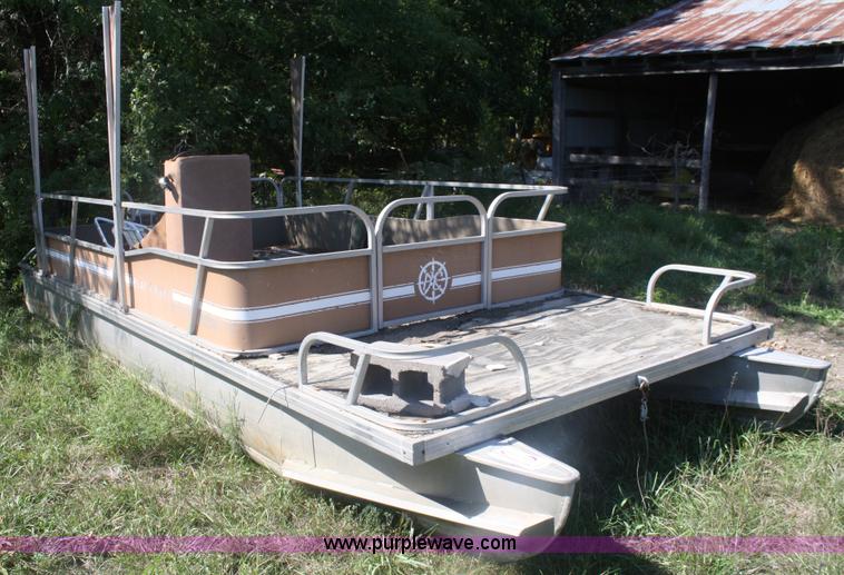 image for item B6918 Pontoon boat