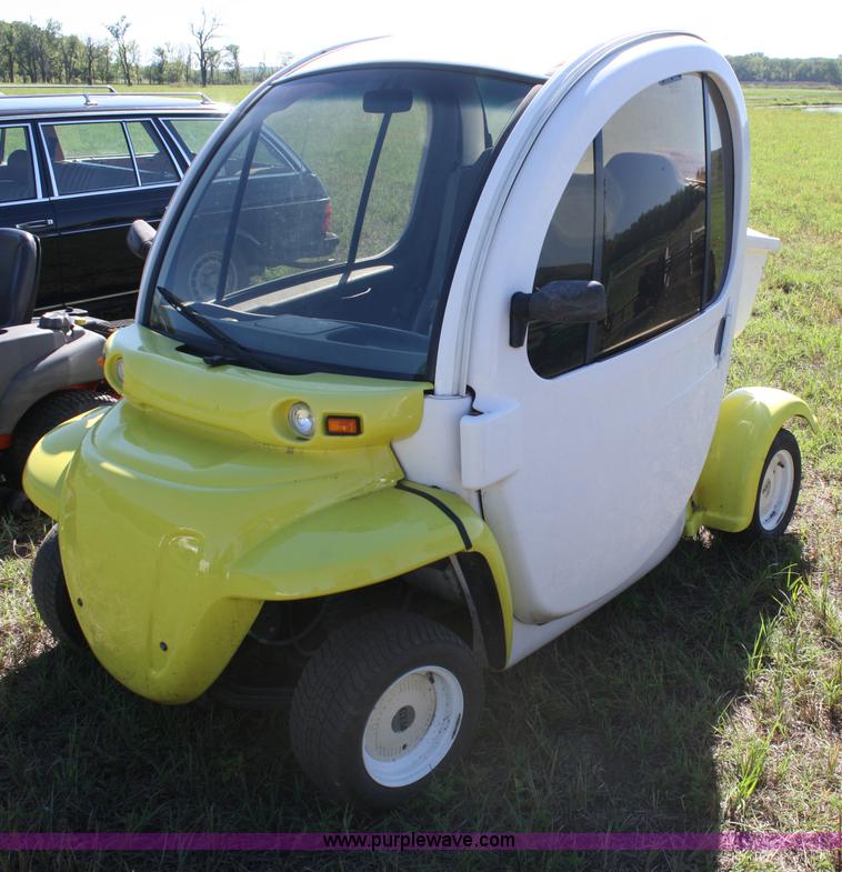 image for item B6944 2002 Global 825 electric car