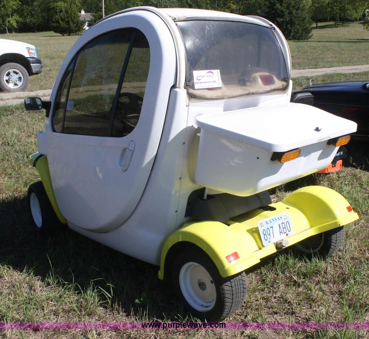 image for item B6944 2002 Global 825 electric car