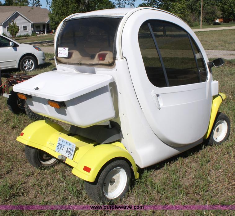 image for item B6944 2002 Global 825 electric car