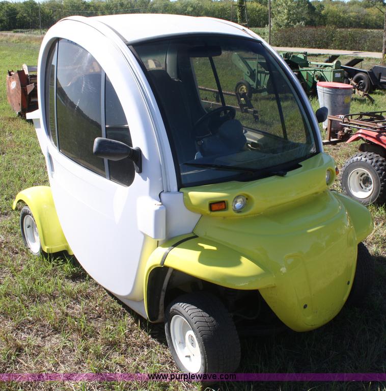 image for item B6944 2002 Global 825 electric car