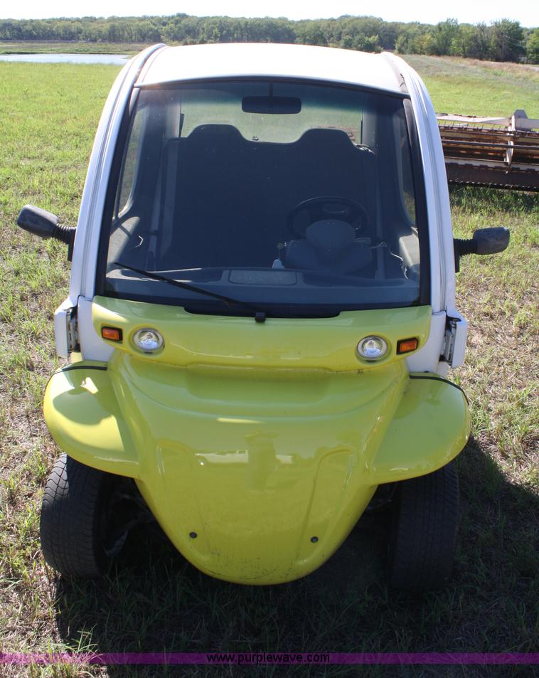 image for item B6944 2002 Global 825 electric car