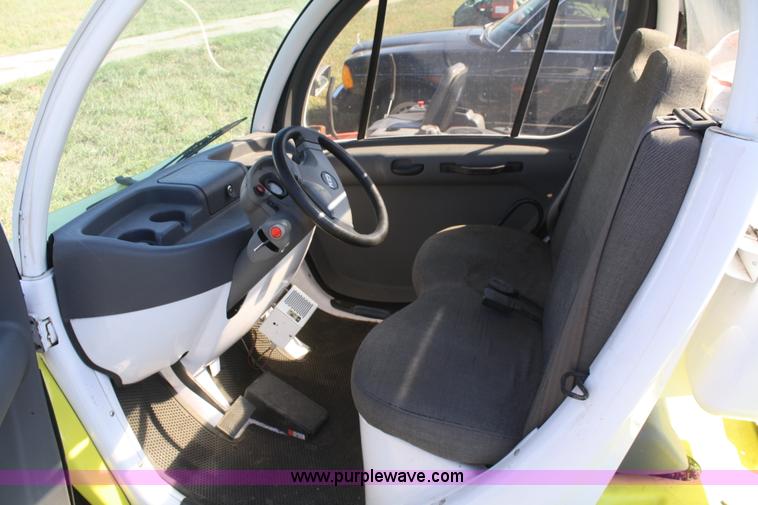 image for item B6944 2002 Global 825 electric car