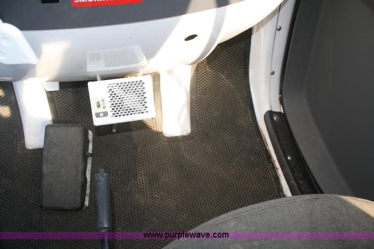 image for item B6944 2002 Global 825 electric car