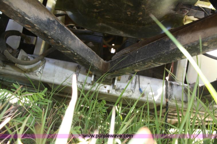 image for item B6944 2002 Global 825 electric car