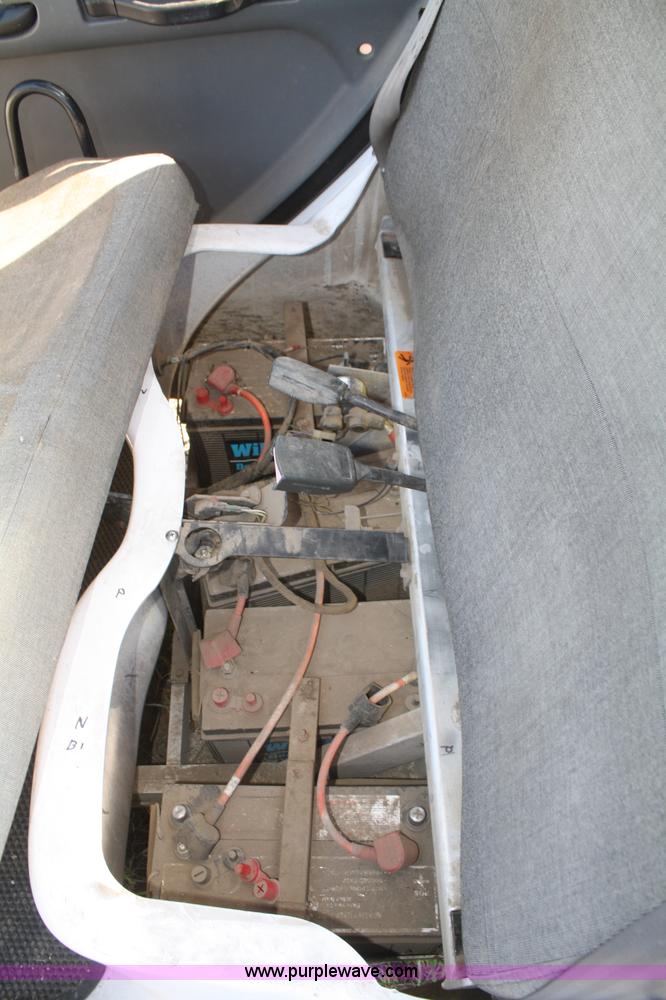 image for item B6944 2002 Global 825 electric car