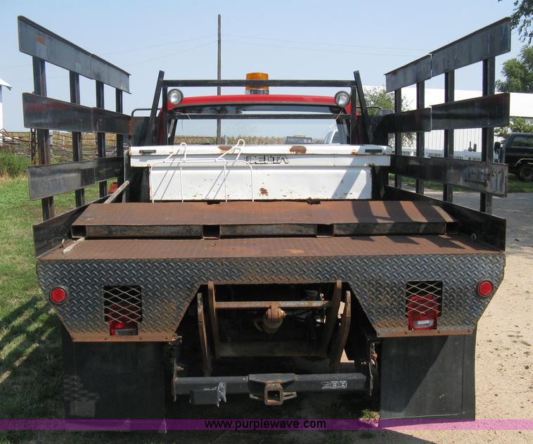 image for item B8071 1981 Ford F250 Custom flatbed pickup truck