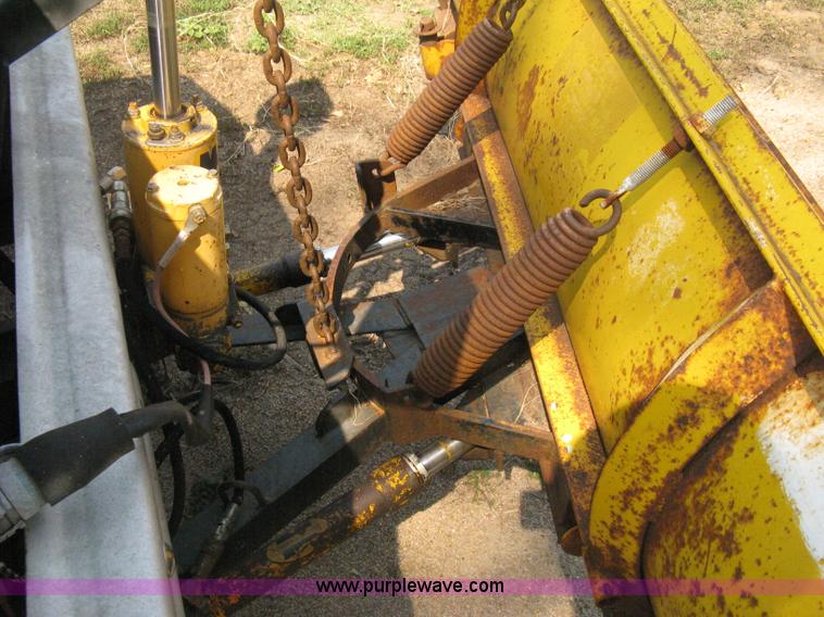 image for item B8071 1981 Ford F250 Custom flatbed pickup truck