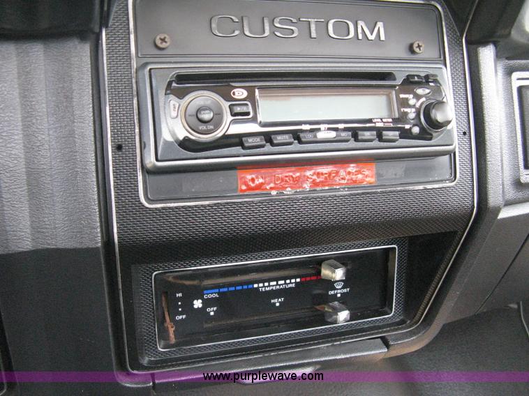 image for item B8071 1981 Ford F250 Custom flatbed pickup truck