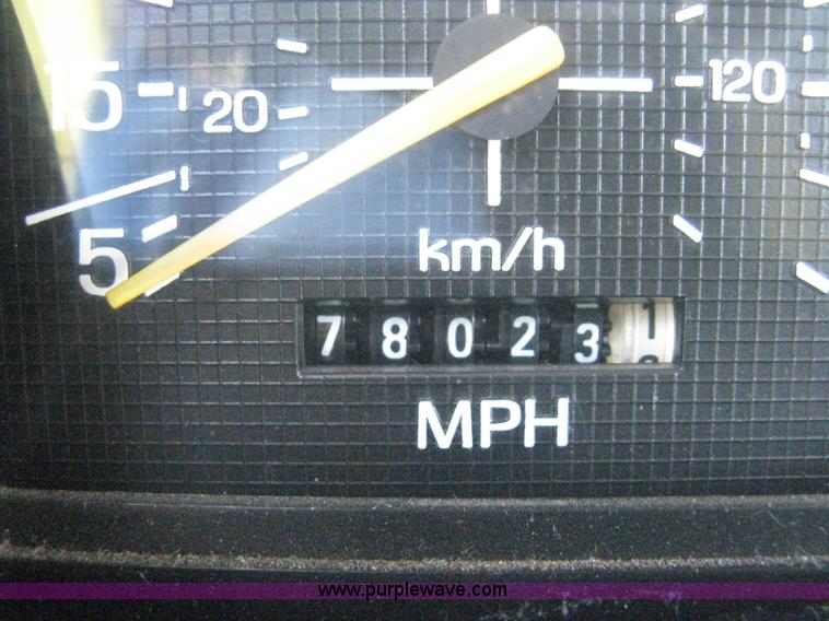 image for item B8071 1981 Ford F250 Custom flatbed pickup truck