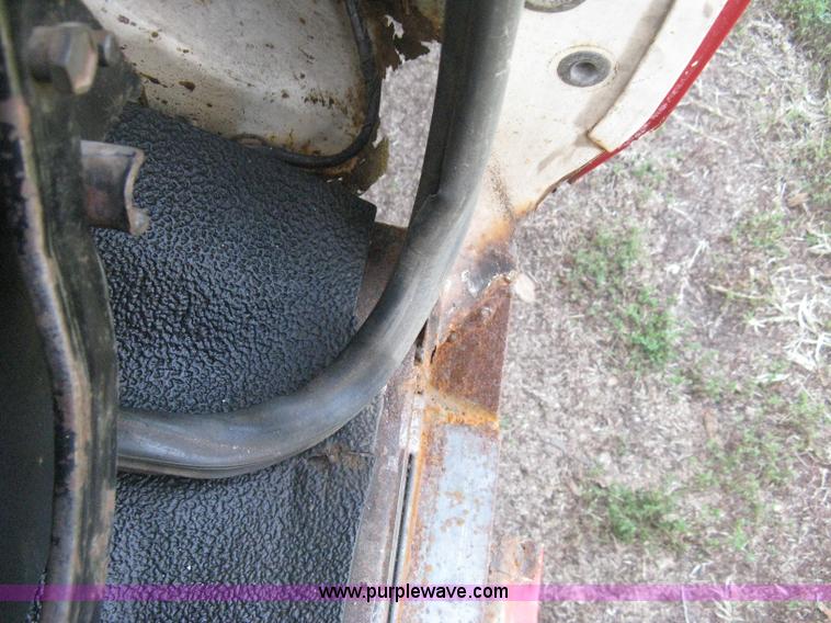 image for item B8071 1981 Ford F250 Custom flatbed pickup truck