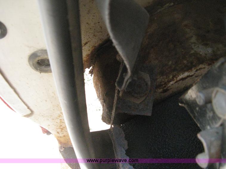 image for item B8071 1981 Ford F250 Custom flatbed pickup truck