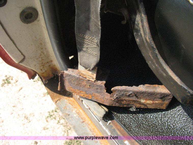 image for item B8071 1981 Ford F250 Custom flatbed pickup truck