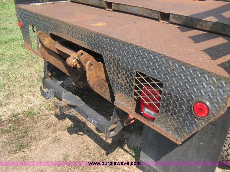 image for item B8071 1981 Ford F250 Custom flatbed pickup truck