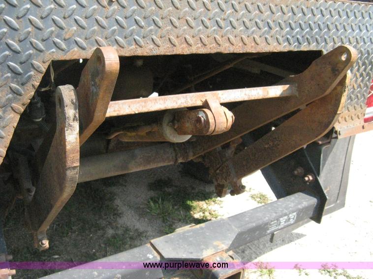 image for item B8071 1981 Ford F250 Custom flatbed pickup truck