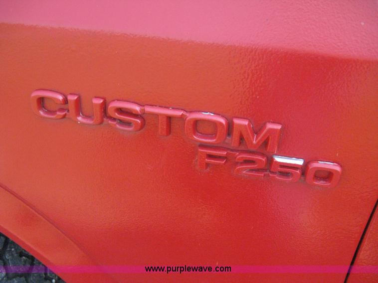 image for item B8071 1981 Ford F250 Custom flatbed pickup truck