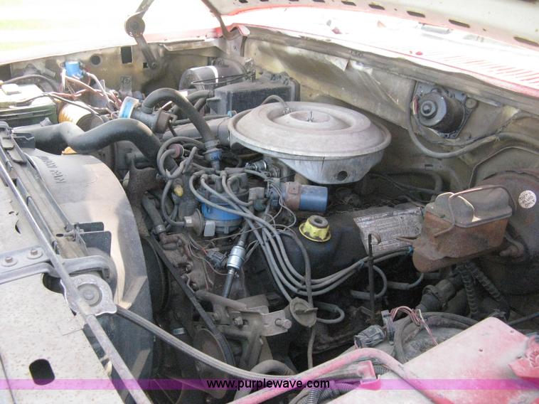 image for item B8071 1981 Ford F250 Custom flatbed pickup truck