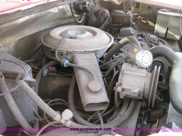 image for item B8071 1981 Ford F250 Custom flatbed pickup truck