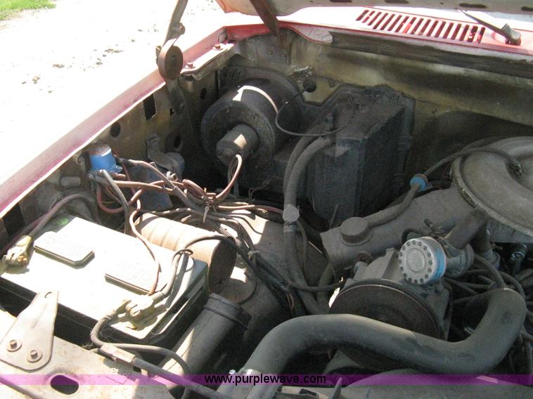 image for item B8071 1981 Ford F250 Custom flatbed pickup truck