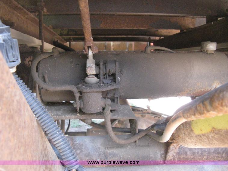 image for item B8071 1981 Ford F250 Custom flatbed pickup truck