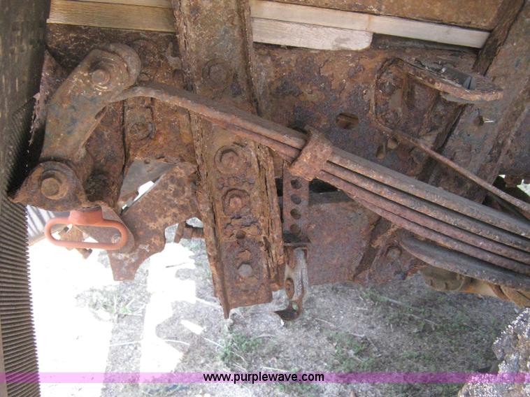 image for item B8071 1981 Ford F250 Custom flatbed pickup truck