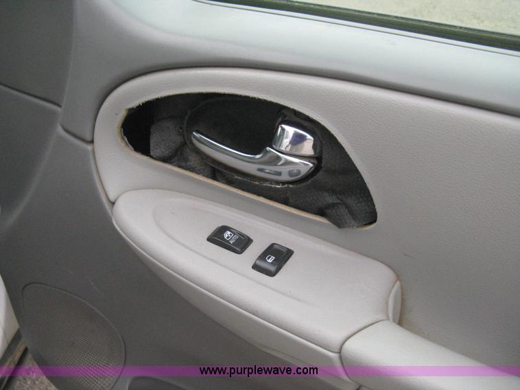 image for item B8148 2005 Chevrolet Trailblazer LS SUV