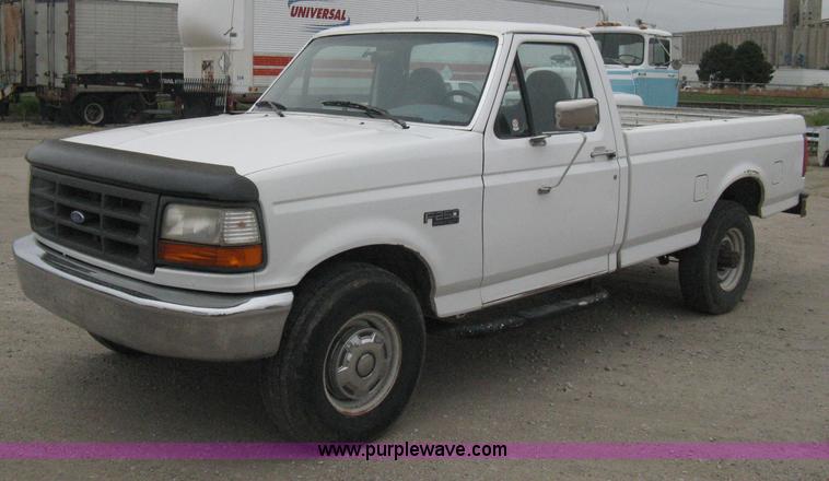 image for item B8149 1997 Ford F250 Heavy Duty pickup truck