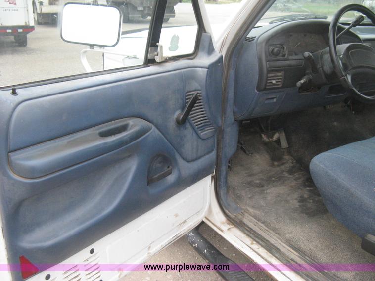 image for item B8149 1997 Ford F250 Heavy Duty pickup truck