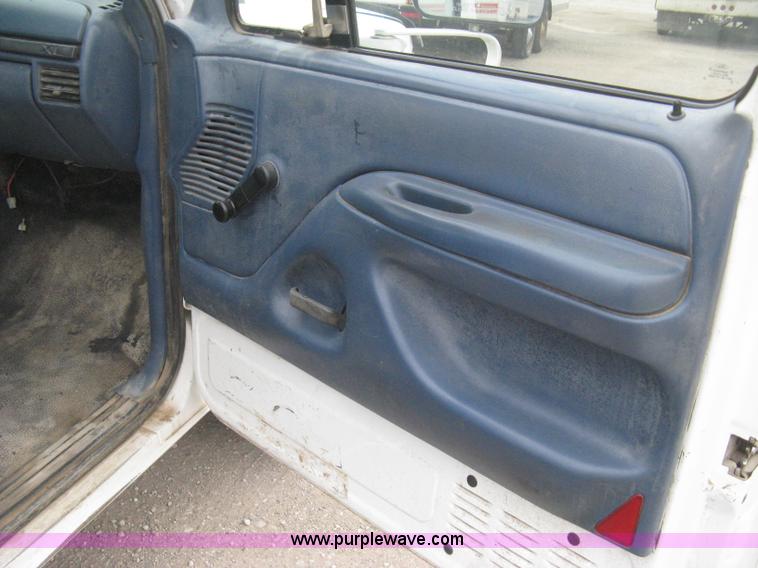 image for item B8149 1997 Ford F250 Heavy Duty pickup truck