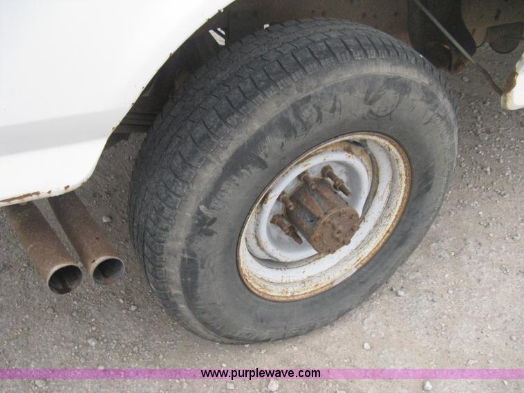 image for item B8149 1997 Ford F250 Heavy Duty pickup truck