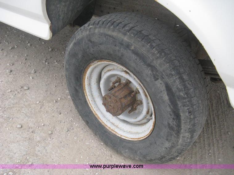 image for item B8149 1997 Ford F250 Heavy Duty pickup truck