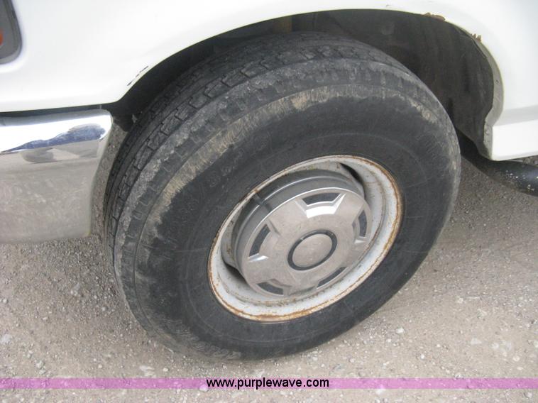 image for item B8149 1997 Ford F250 Heavy Duty pickup truck