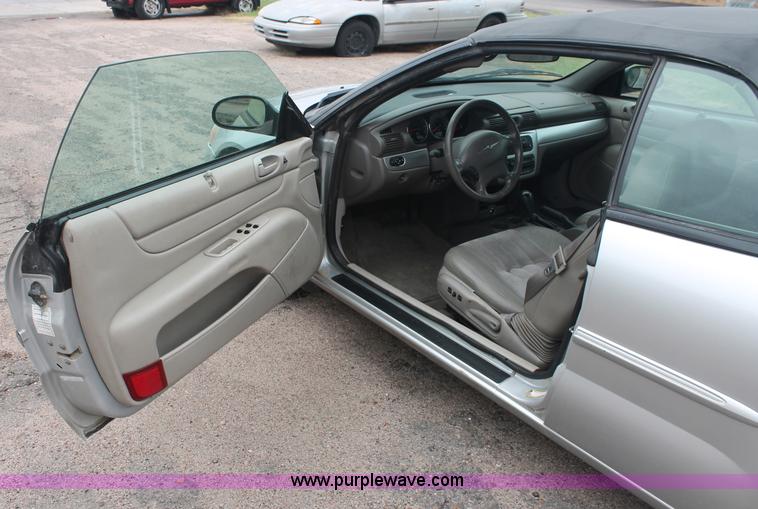 image for item C2851 2005 Chrysler Sebring Touring convertible