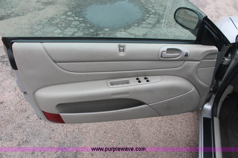 image for item C2851 2005 Chrysler Sebring Touring convertible