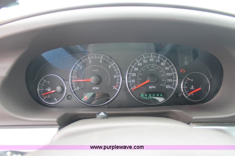 image for item C2851 2005 Chrysler Sebring Touring convertible