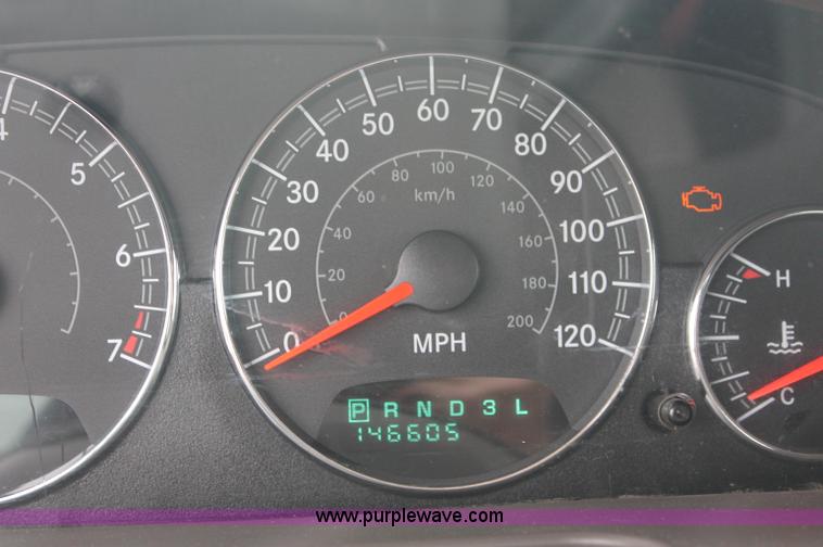 image for item C2851 2005 Chrysler Sebring Touring convertible