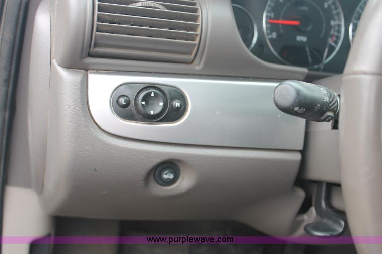 image for item C2851 2005 Chrysler Sebring Touring convertible