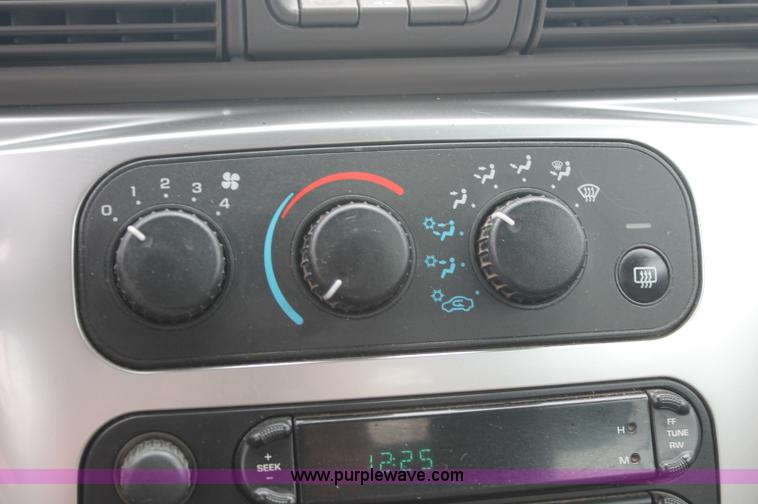 image for item C2851 2005 Chrysler Sebring Touring convertible