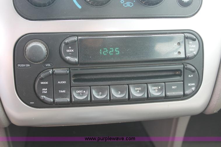 image for item C2851 2005 Chrysler Sebring Touring convertible