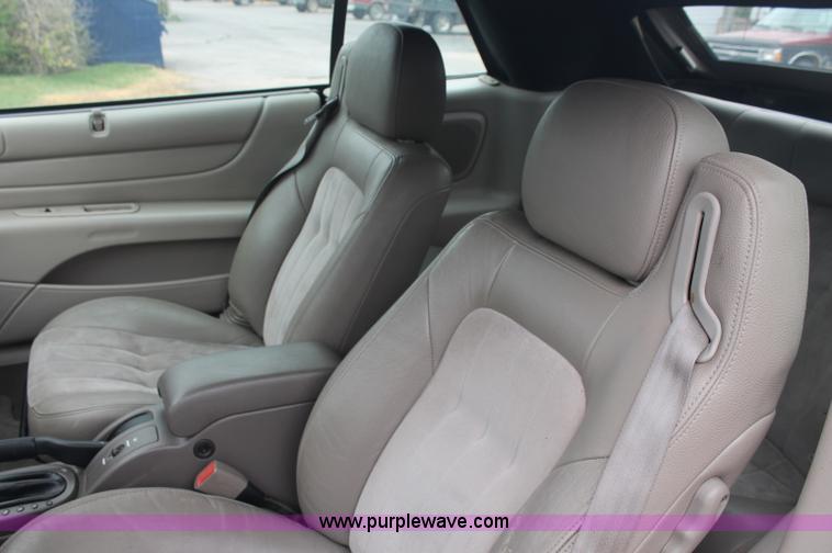 image for item C2851 2005 Chrysler Sebring Touring convertible