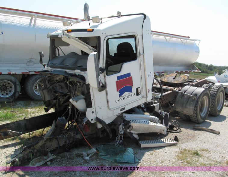 image for item E2095 2007 Kenworth T800 semi truck