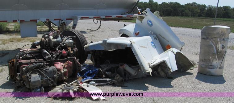 image for item E2095 2007 Kenworth T800 semi truck