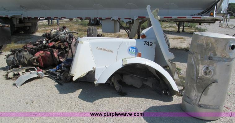 image for item E2095 2007 Kenworth T800 semi truck